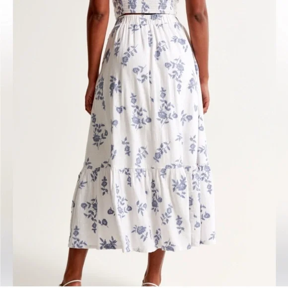 Abercrombie & Fitch Linen-Blend
Embroidered Tiered Maxi Skirt NWOT - Picture 4 of 9